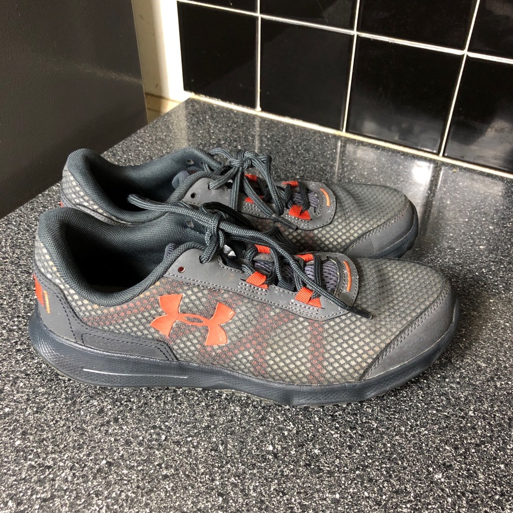 Mens 7.5 Under Armour UA Toccoa Running Shoes 1297449-100 Rhino Grey Orange